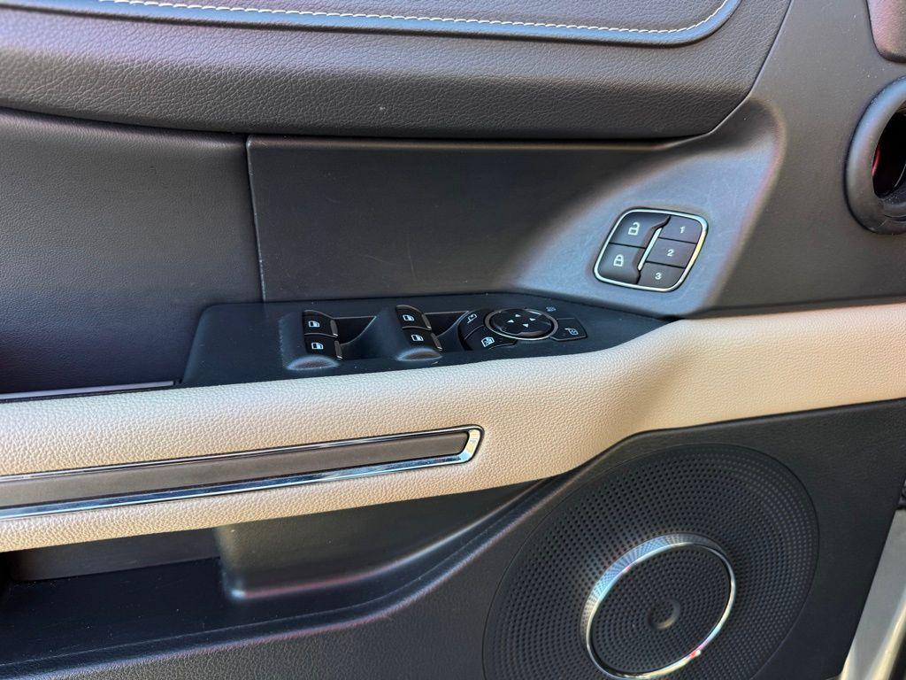 used 2024 Ford Expedition car, priced at $36,600