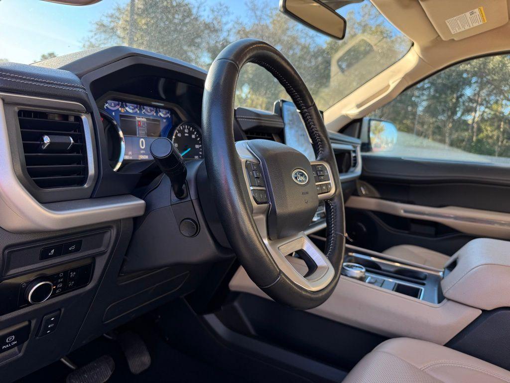 used 2024 Ford Expedition car, priced at $36,600
