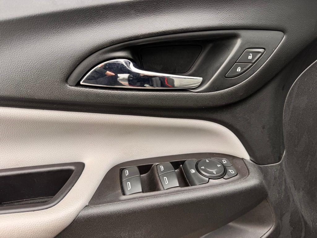 used 2021 Chevrolet Equinox car, priced at $17,100