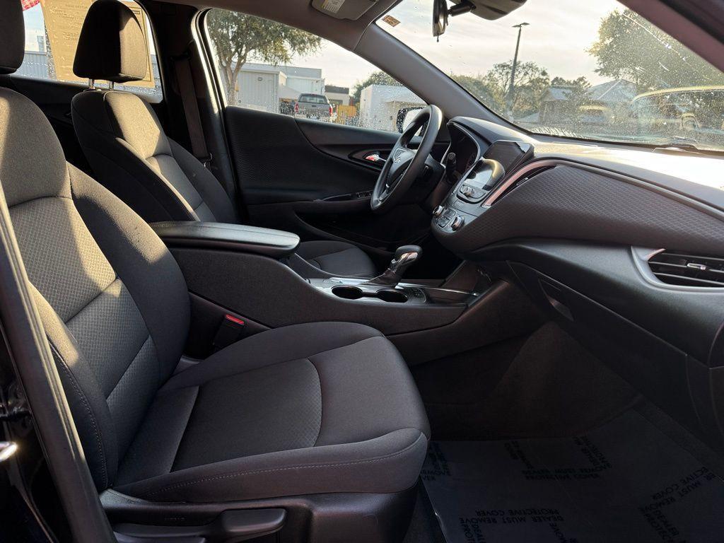 Mosaic Black Metallic 2024 Chevrolet Malibu LT