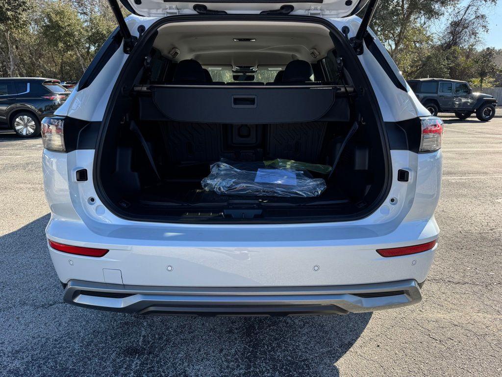 new 2026 Mitsubishi Outlander car, priced at $32,052