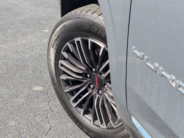 used 2025 GMC Yukon car, priced at $63,918