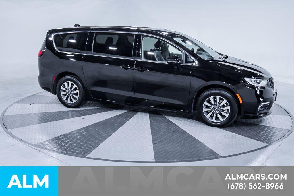 used 2024 Chrysler Pacifica Hybrid car, priced at $25,920