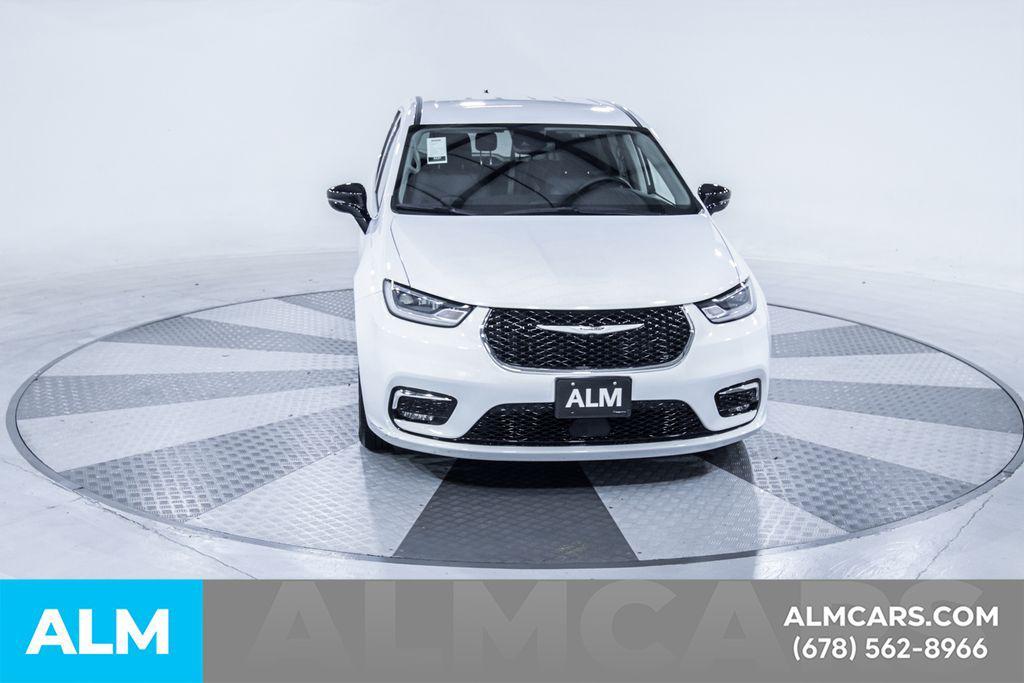 used 2024 Chrysler Pacifica Hybrid car, priced at $25,420