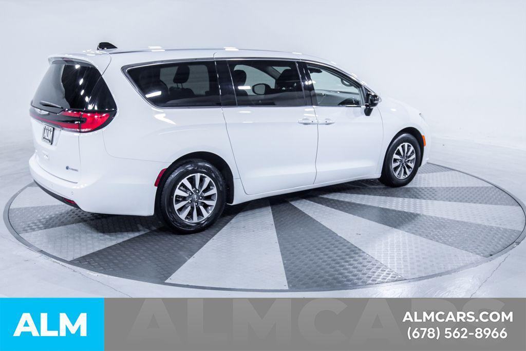 used 2024 Chrysler Pacifica Hybrid car, priced at $25,420