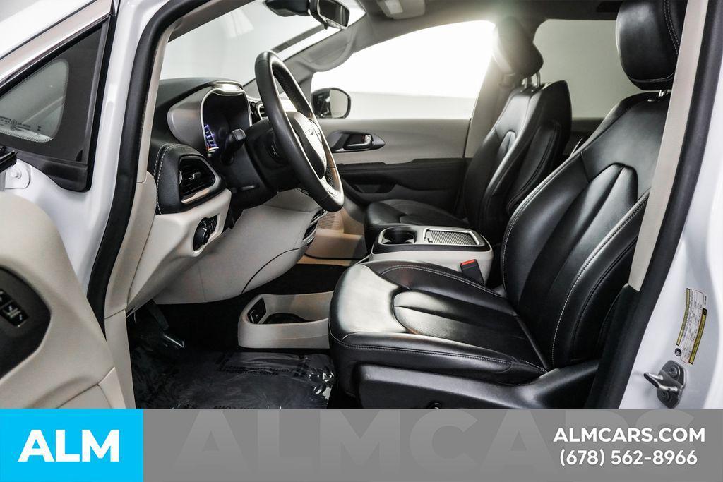 used 2024 Chrysler Pacifica Hybrid car, priced at $25,420