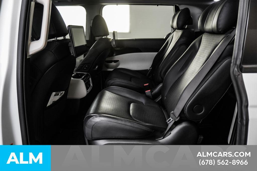 used 2024 Kia Carnival car, priced at $38,460