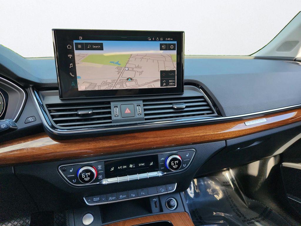Audi Q5 view 18