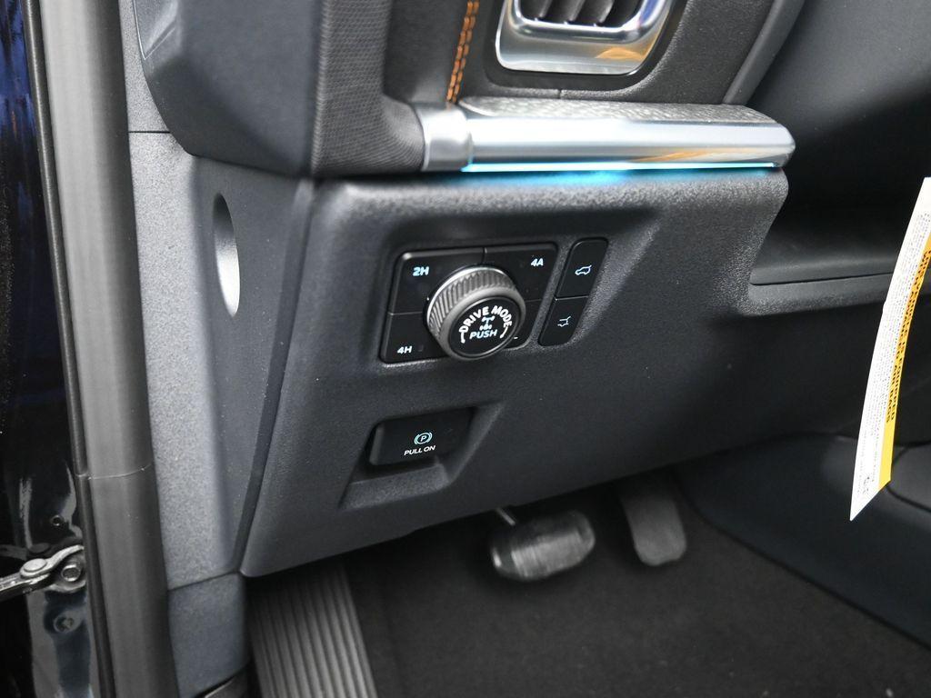 new 2025 Ford Expedition car, priced at $77,685