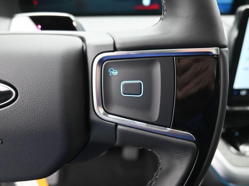 new 2025 Ford Expedition car, priced at $77,685