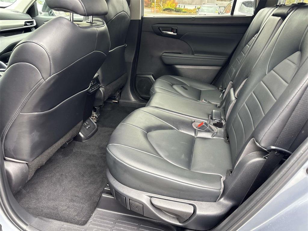 used 2022 Toyota Highlander car, priced at $36,995