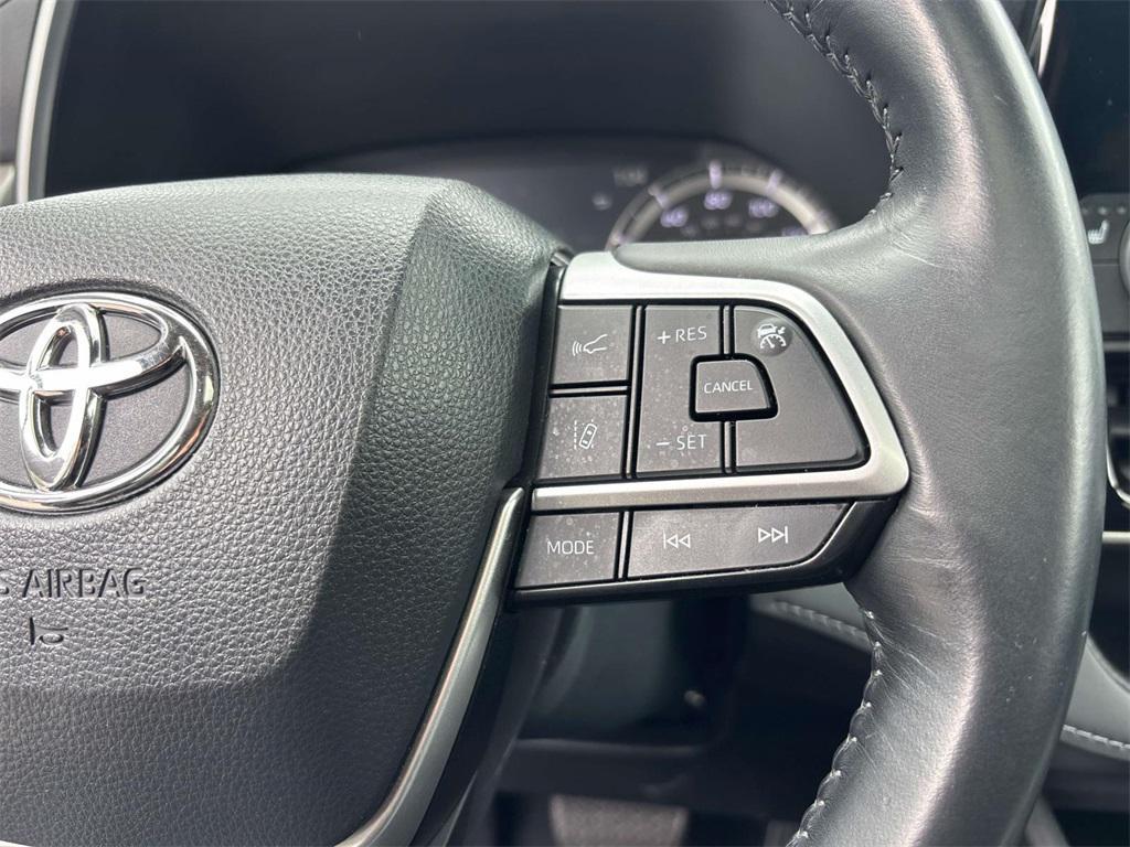 used 2022 Toyota Highlander car, priced at $36,995