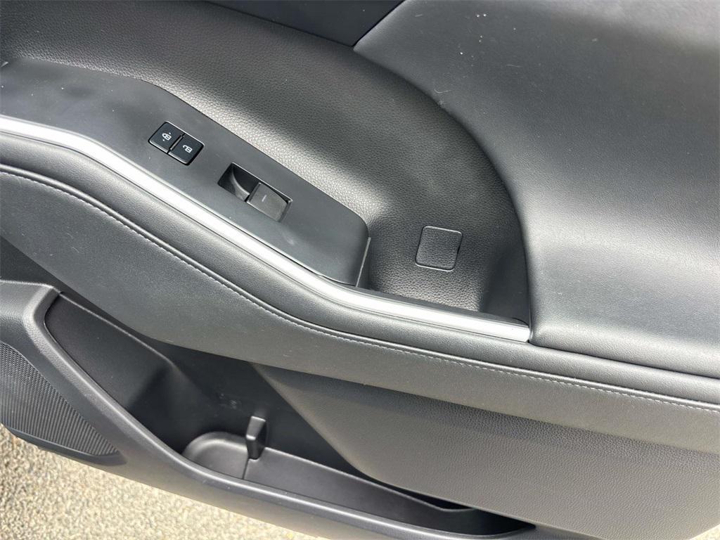 used 2022 Toyota Highlander car, priced at $36,995