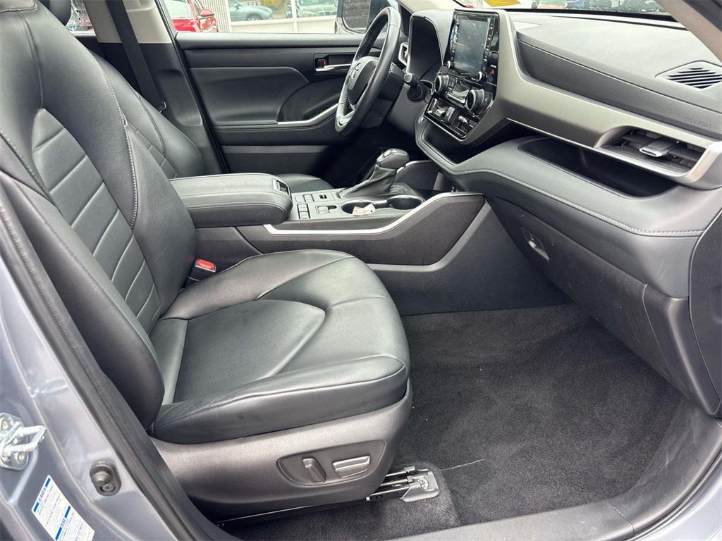 used 2022 Toyota Highlander car, priced at $36,995