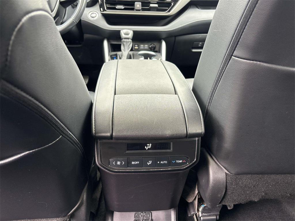 used 2022 Toyota Highlander car, priced at $36,995