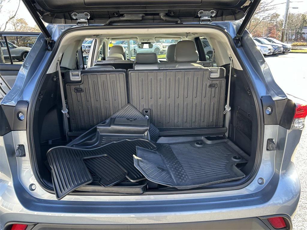 used 2023 Toyota Highlander car, priced at $36,595