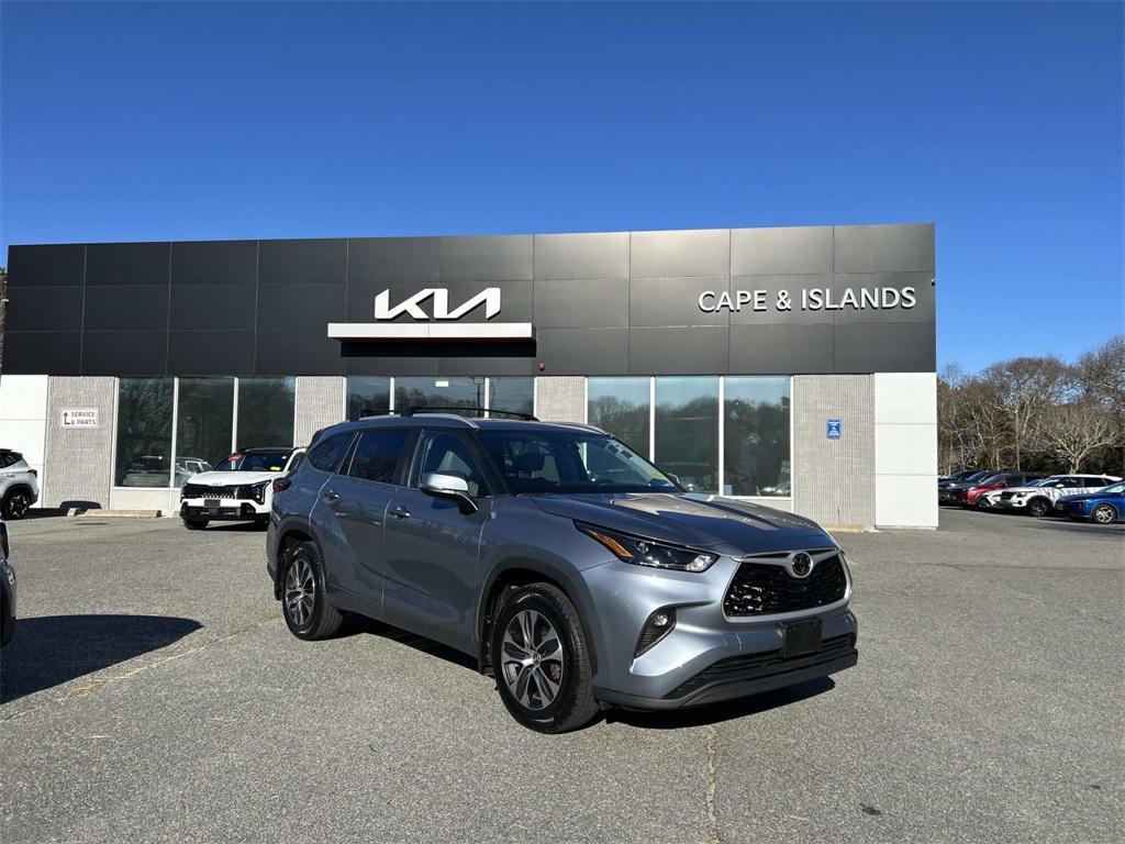 used 2023 Toyota Highlander car, priced at $36,595