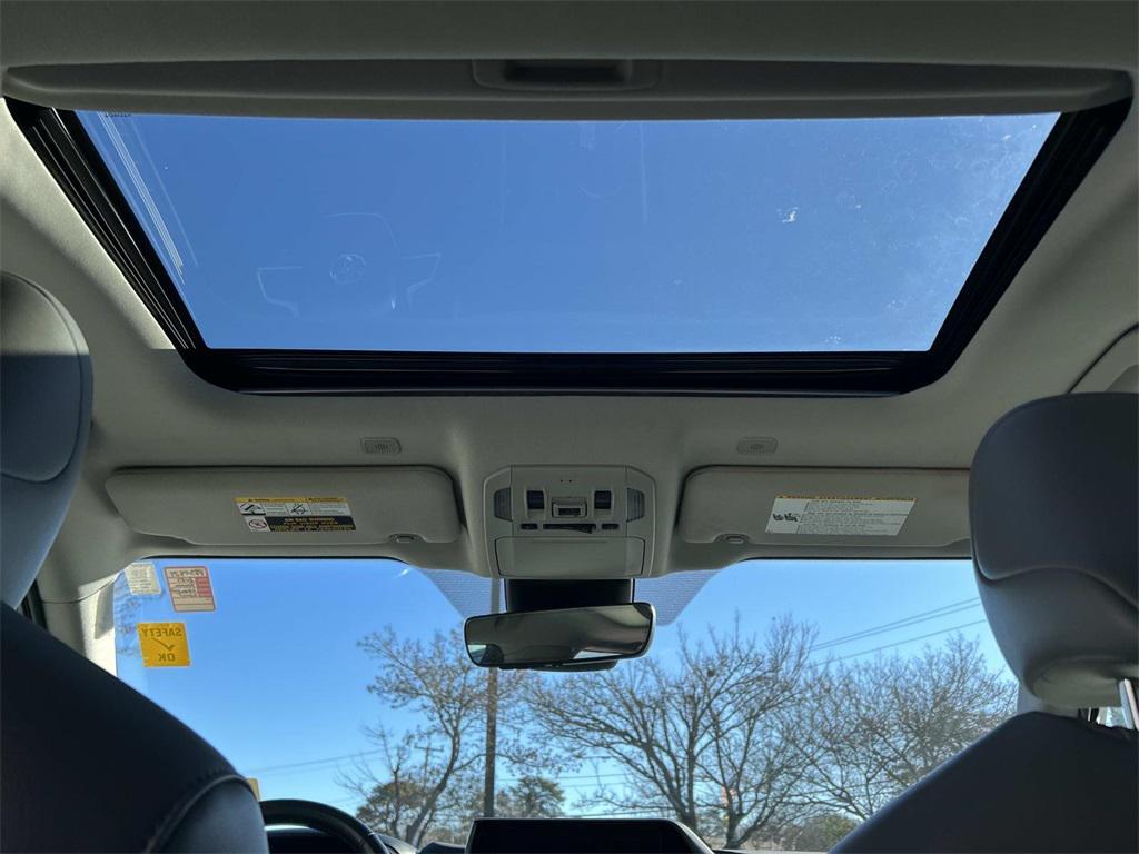 used 2023 Toyota Highlander car, priced at $36,595