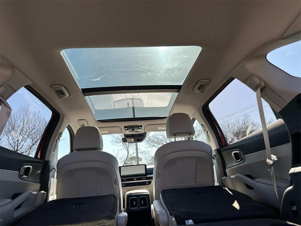 used 2024 Kia Sorento car, priced at $38,995