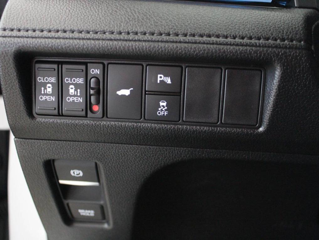 used 2025 Honda Odyssey car, priced at $43,900