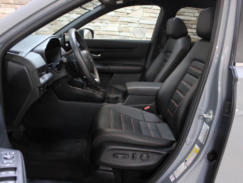 used 2025 Honda CR-V Hybrid car, priced at $36,900