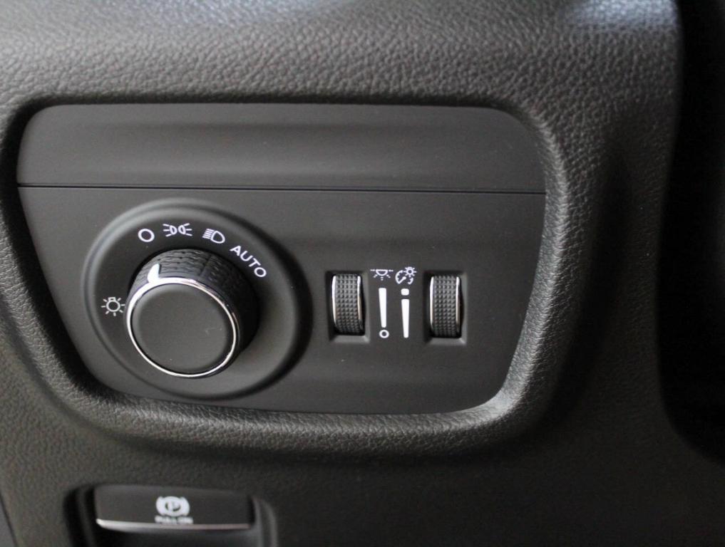 used 2023 Jeep Grand Cherokee car, priced at $33,900