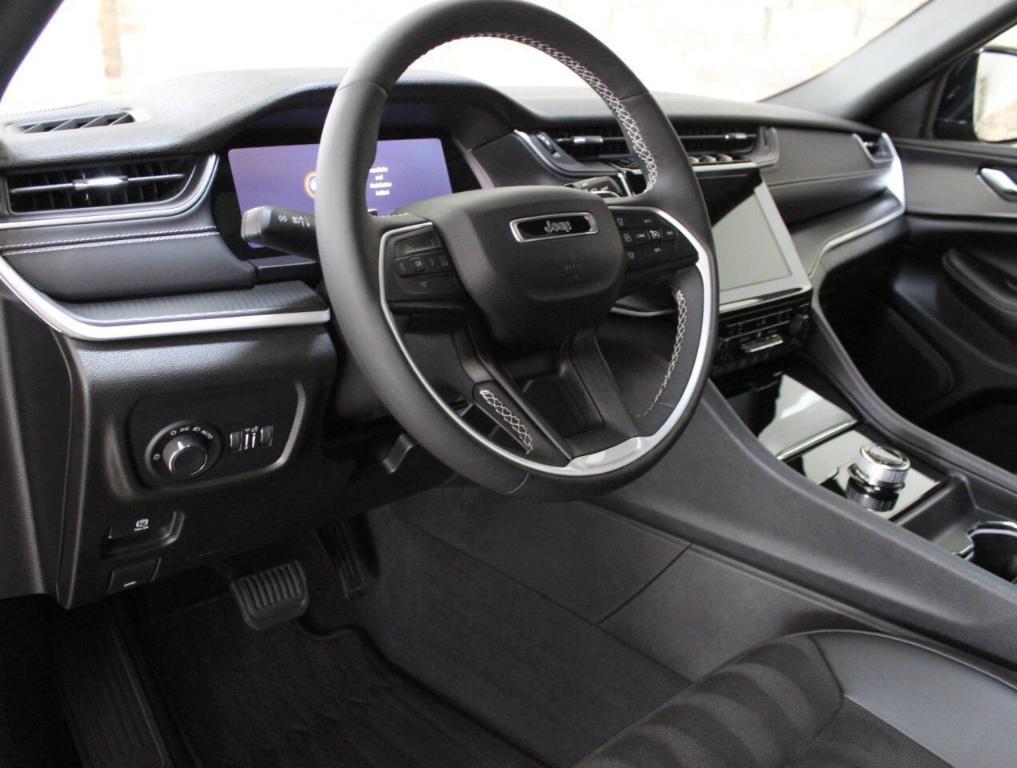 used 2023 Jeep Grand Cherokee car, priced at $33,900