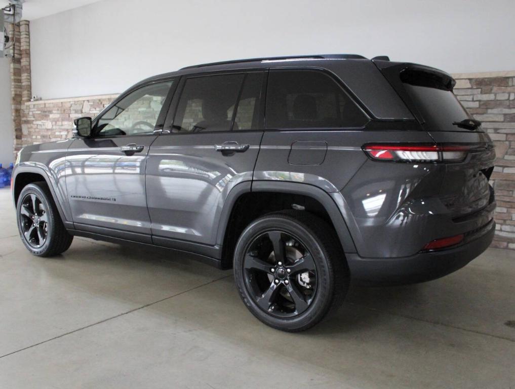 used 2023 Jeep Grand Cherokee car, priced at $33,900