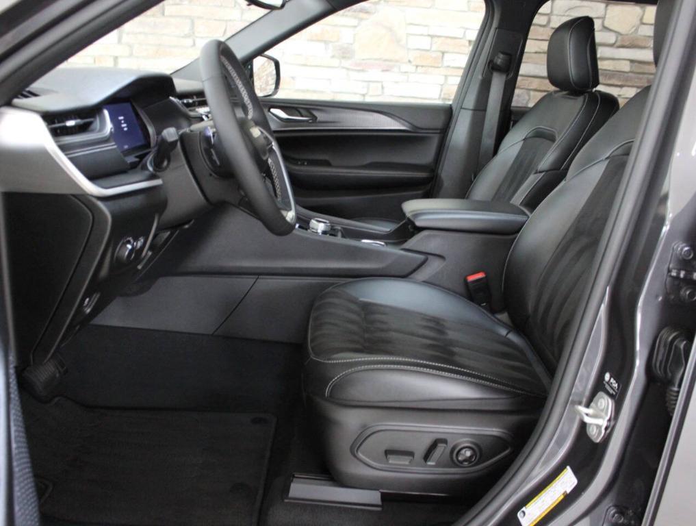 used 2023 Jeep Grand Cherokee car, priced at $33,900