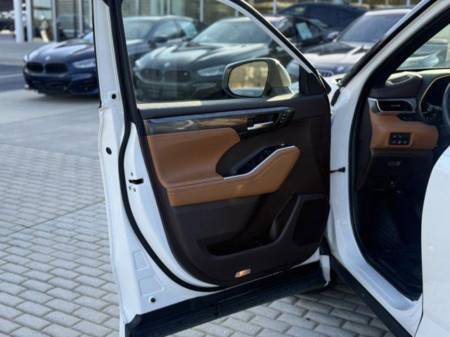 used 2021 Toyota Highlander car, priced at $37,290