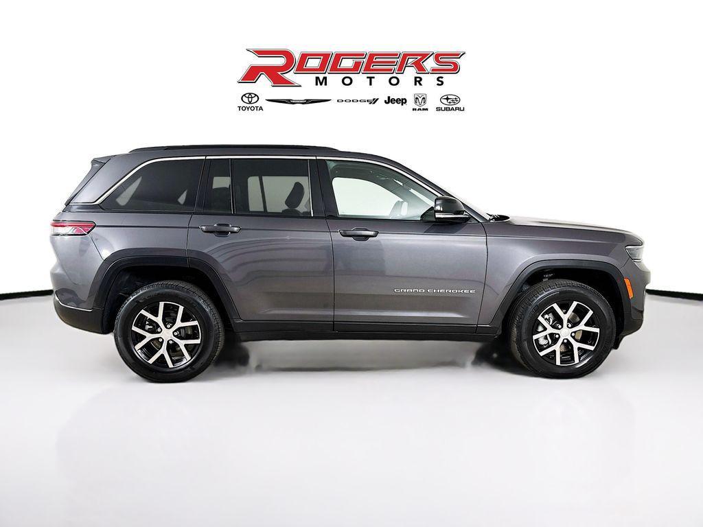 used 2024 Jeep Grand Cherokee car, priced at $32,999