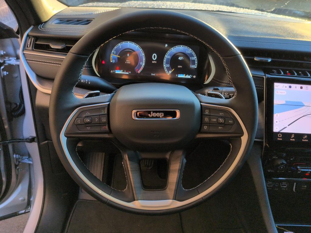 new 2025 Jeep Grand Cherokee car, priced at $53,999