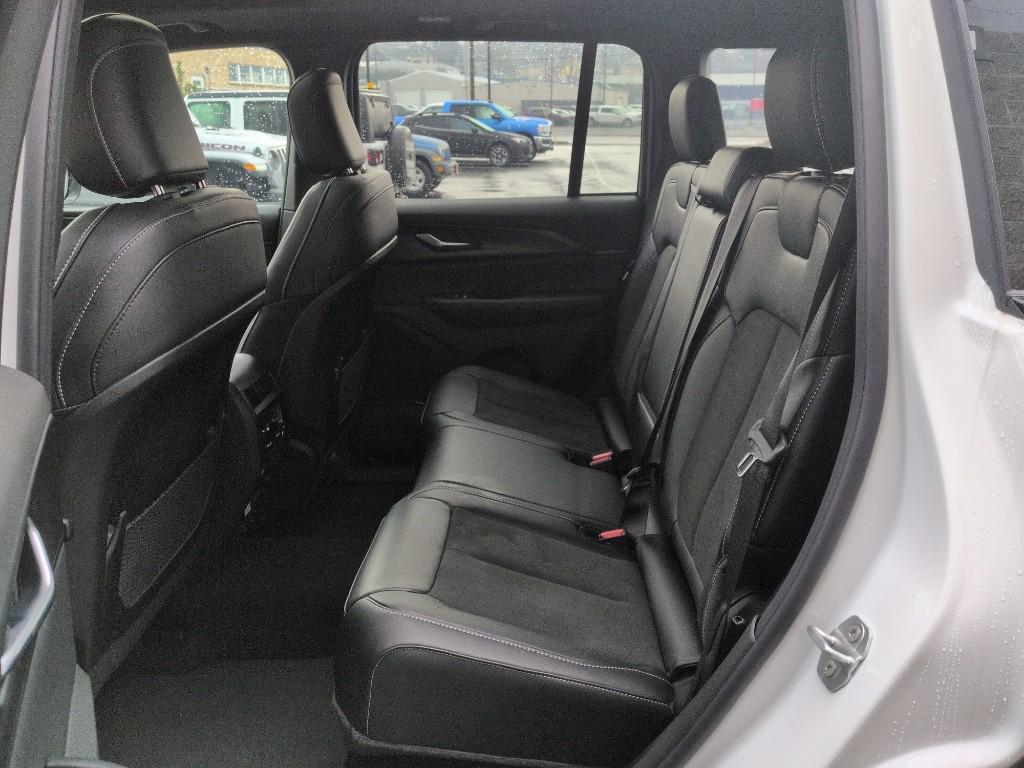 new 2025 Jeep Grand Cherokee car, priced at $47,379