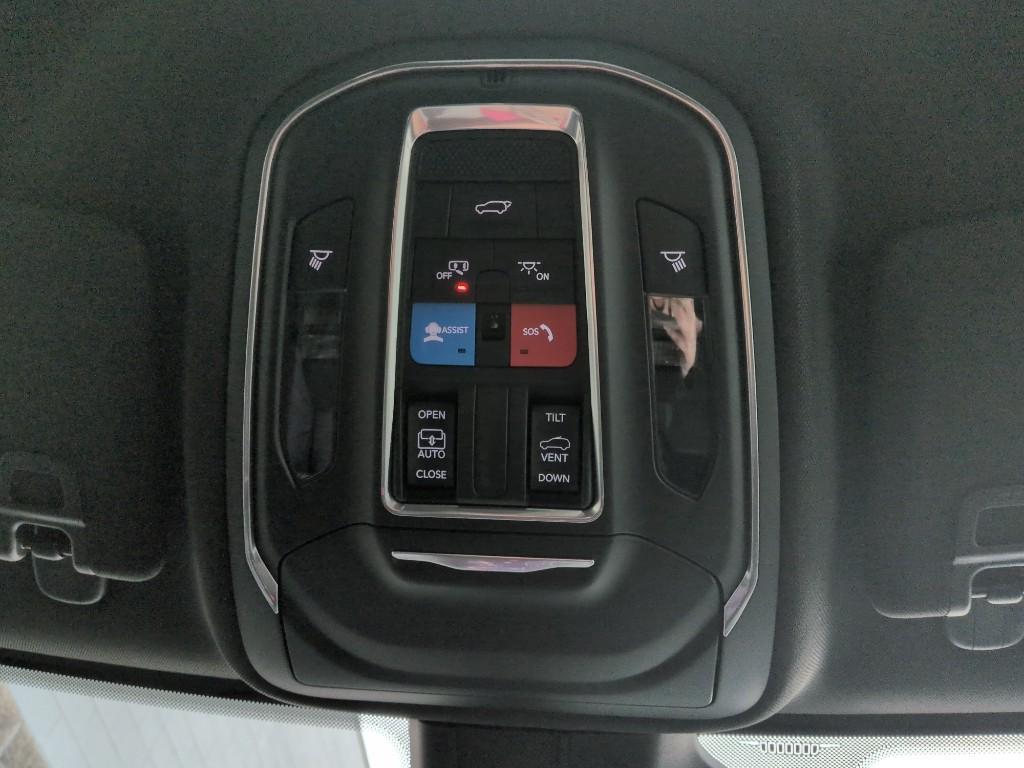 new 2025 Jeep Grand Cherokee car, priced at $47,379