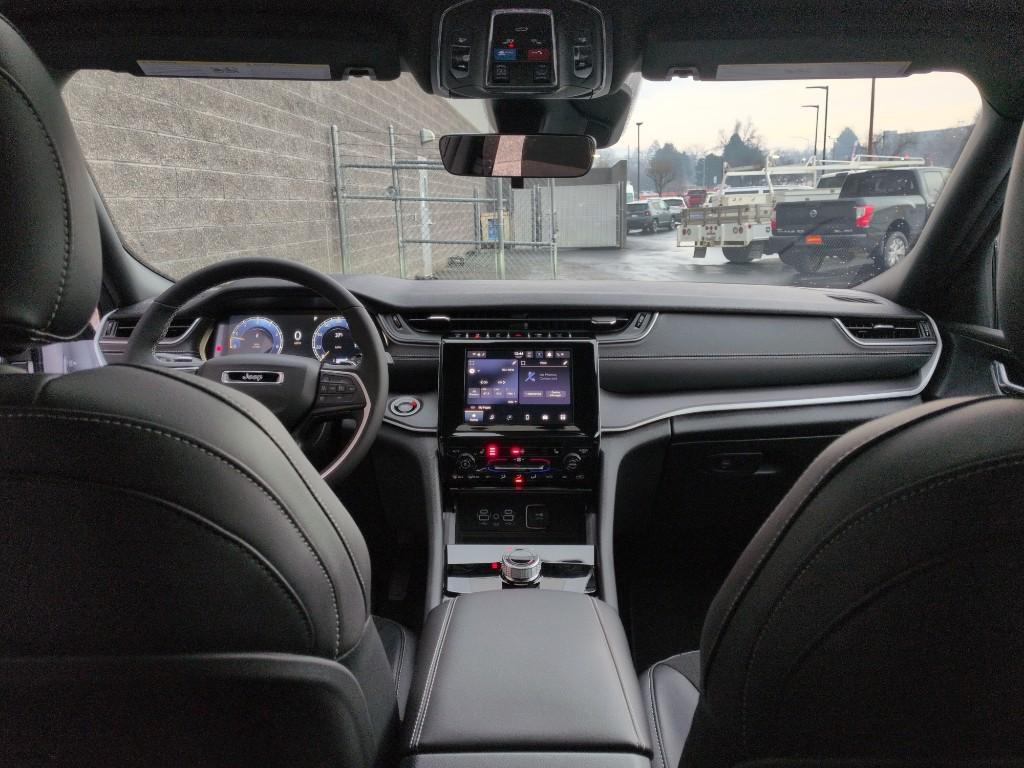 new 2025 Jeep Grand Cherokee car, priced at $47,379