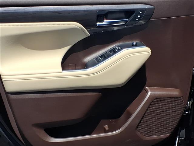 used 2022 Toyota Highlander car, priced at $40,917
