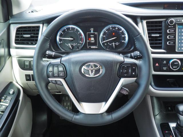 used 2016 Toyota Highlander car, priced at $33,918