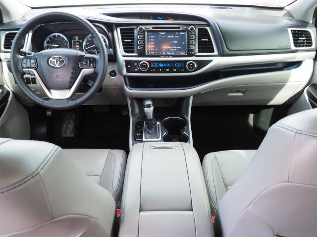 used 2016 Toyota Highlander car, priced at $33,918