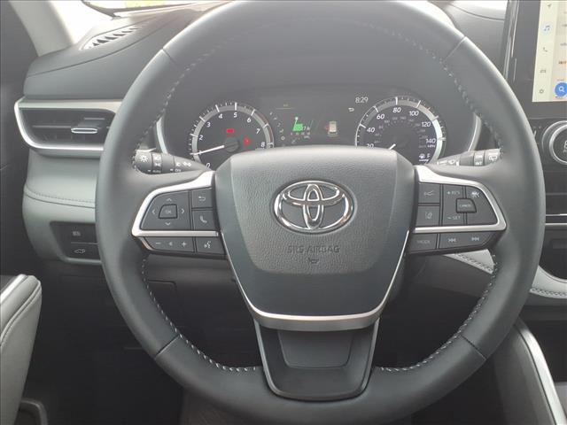 used 2025 Toyota Highlander car, priced at $46,451