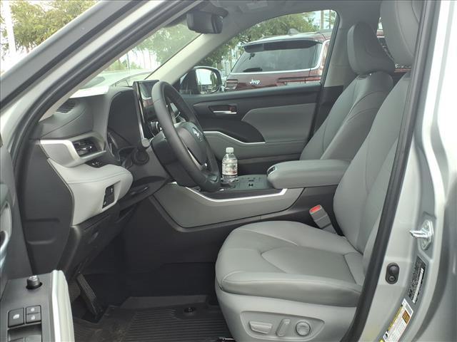 used 2025 Toyota Highlander car, priced at $46,451