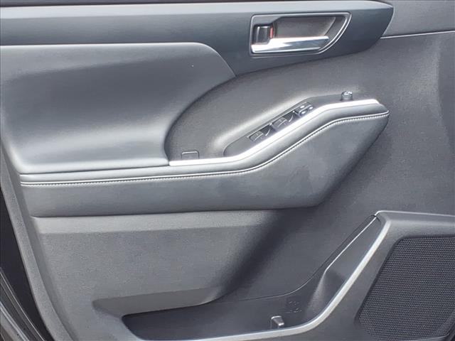 used 2022 Toyota Highlander car, priced at $36,520
