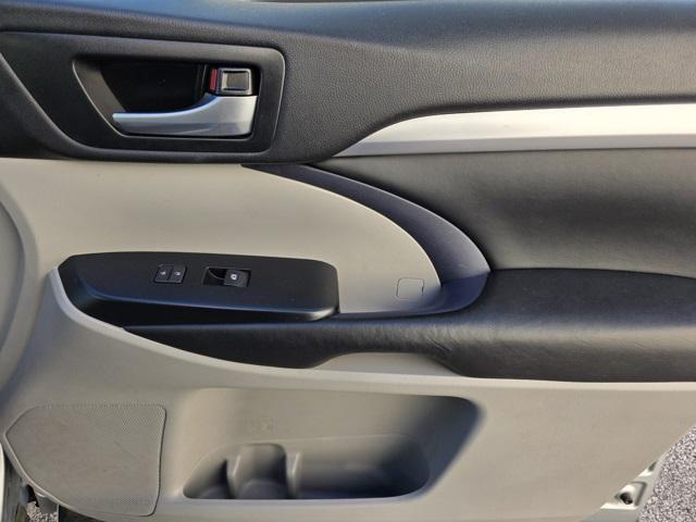 used 2017 Toyota Highlander car, priced at $17,899