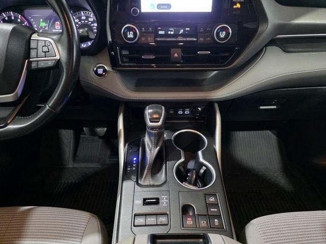 used 2023 Toyota Highlander car, priced at $34,500