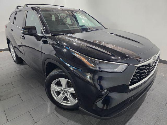 used 2023 Toyota Highlander car, priced at $34,500