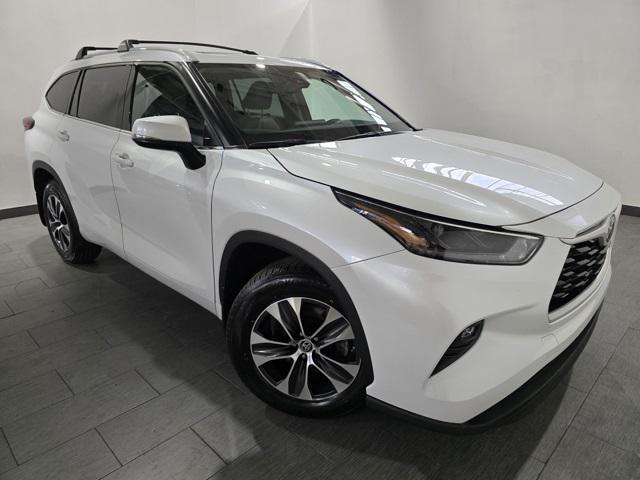used 2022 Toyota Highlander car, priced at $36,299