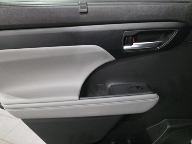 used 2022 Toyota Highlander car, priced at $36,299