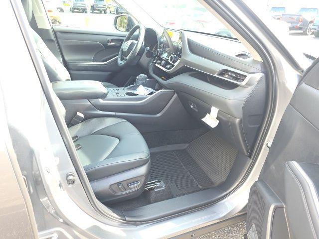 new 2026 Toyota Highlander car, priced at $48,583