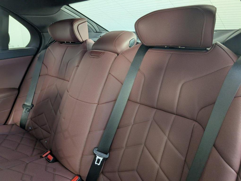 new 2026 BMW i7 car, priced at $129,430