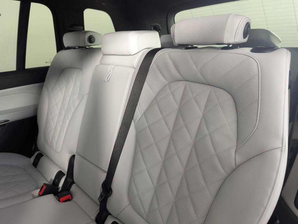 new 2026 BMW X7 car, priced at $97,150