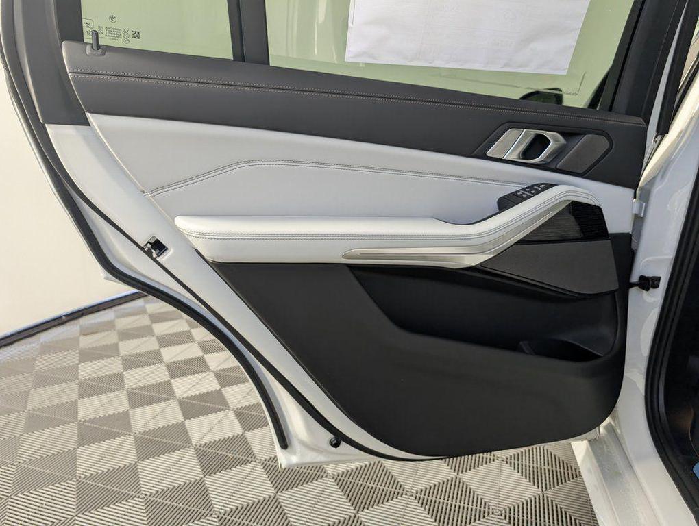 new 2026 BMW X7 car, priced at $101,805